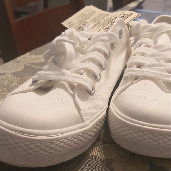 Canvass sneakers - Picture 1 of 5